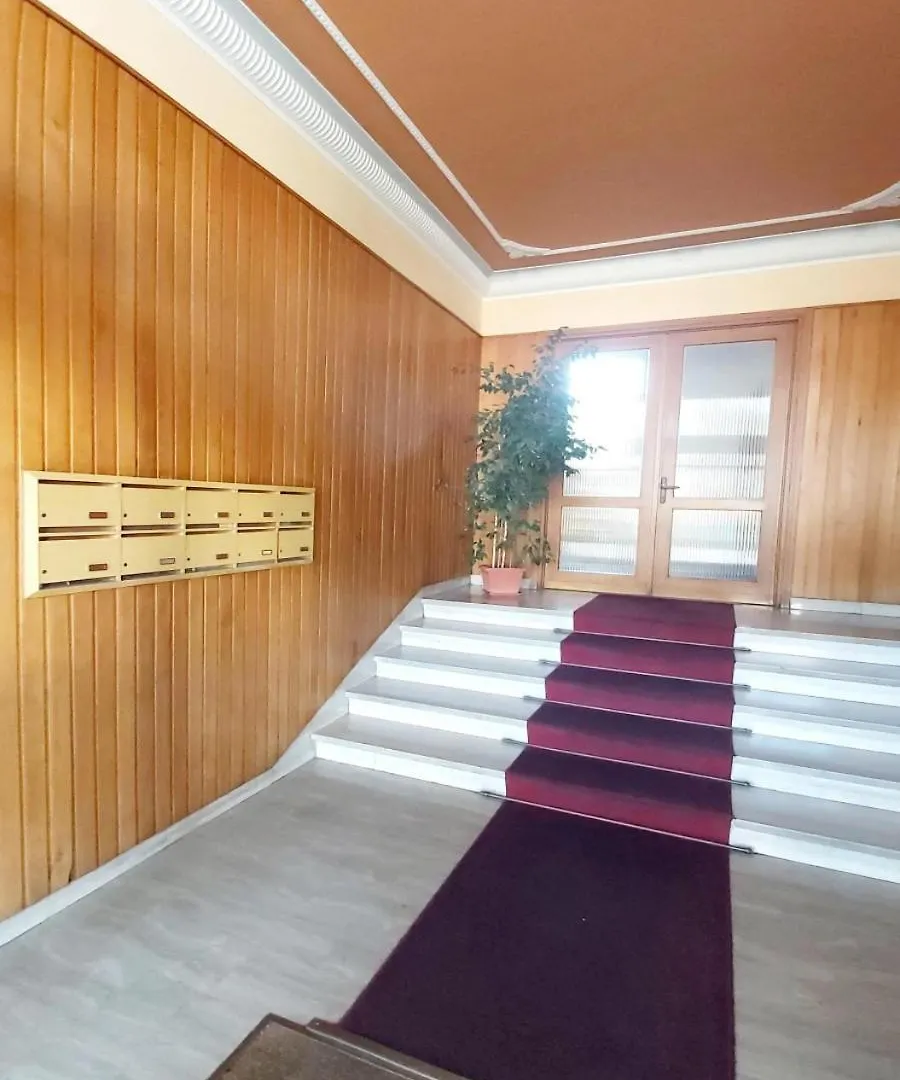 Jf Yellow Room - Ideal Location Away From The Crowds And Close To The Tramline Stop - Only Female Guests Or Couples Florence